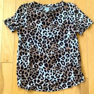 V PINK Leopard 🐆 Short Sleeve Shirt
